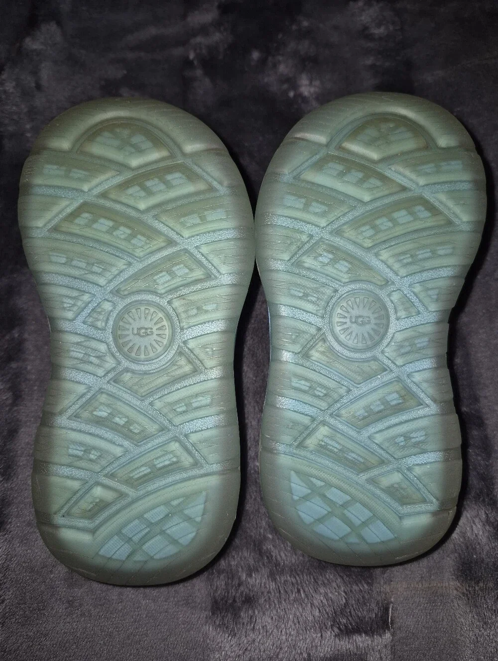 UGG 